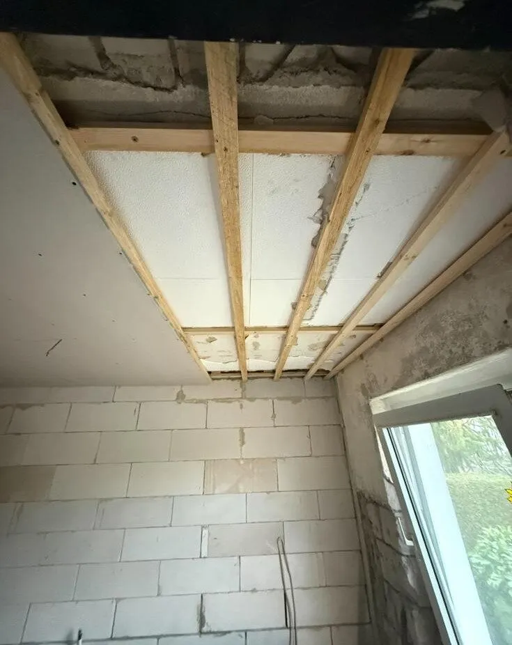 Lattung an der Decke